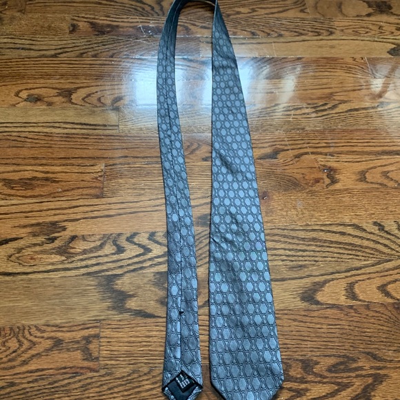 Gucci 60” iridescent silk tie slate print - Picture 8 of 14